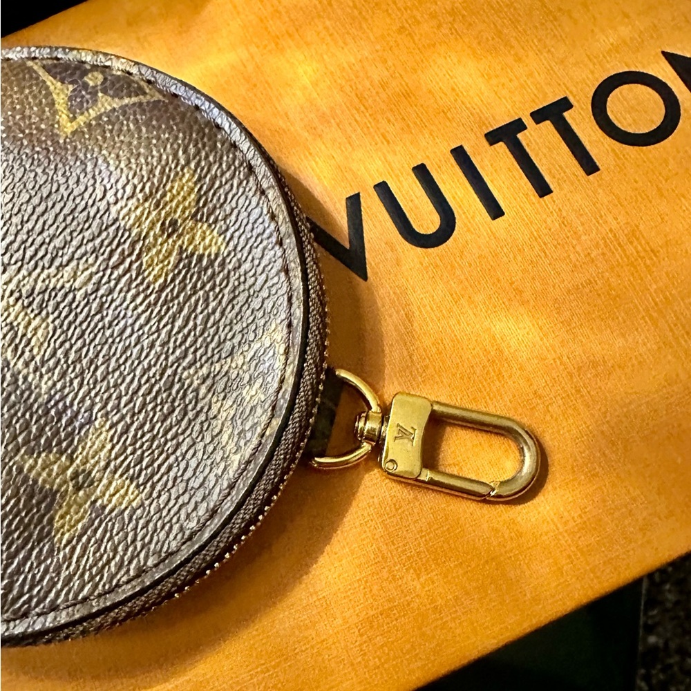 Louis Vuitton Brown Gold Monogram Coin Pouch - Picture 5 of 7